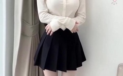 他趴在我两腿中间吸我视频